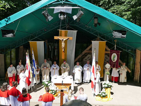 Festgottesdienst zum 1.000 Todestag des Heiligen Heimerads auf dem Hasunger Berg (Foto: Karl-Franz Thiede)